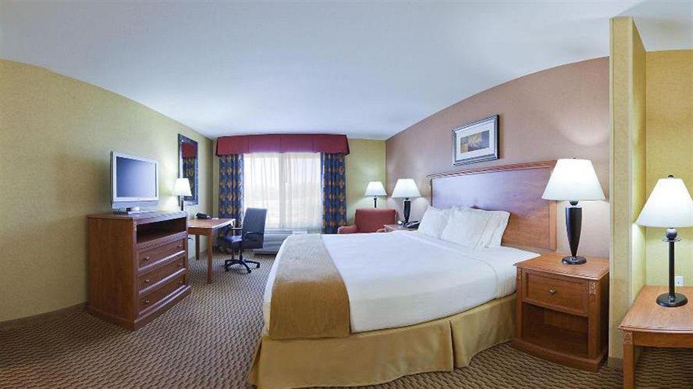 Holiday Inn Express Ontario By Ihg Creekside Room photo