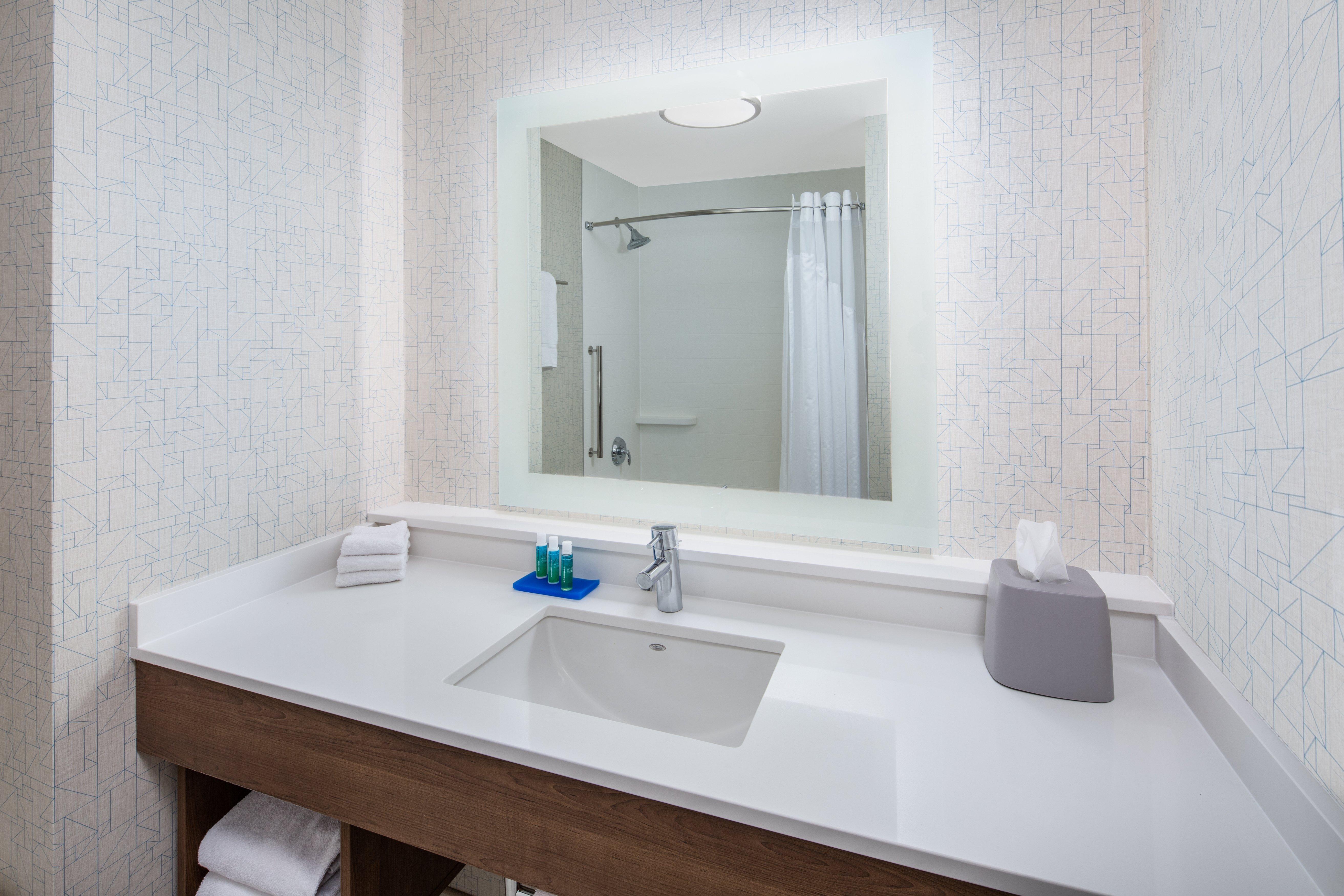 Holiday Inn Express Ontario By Ihg Creekside Exterior photo