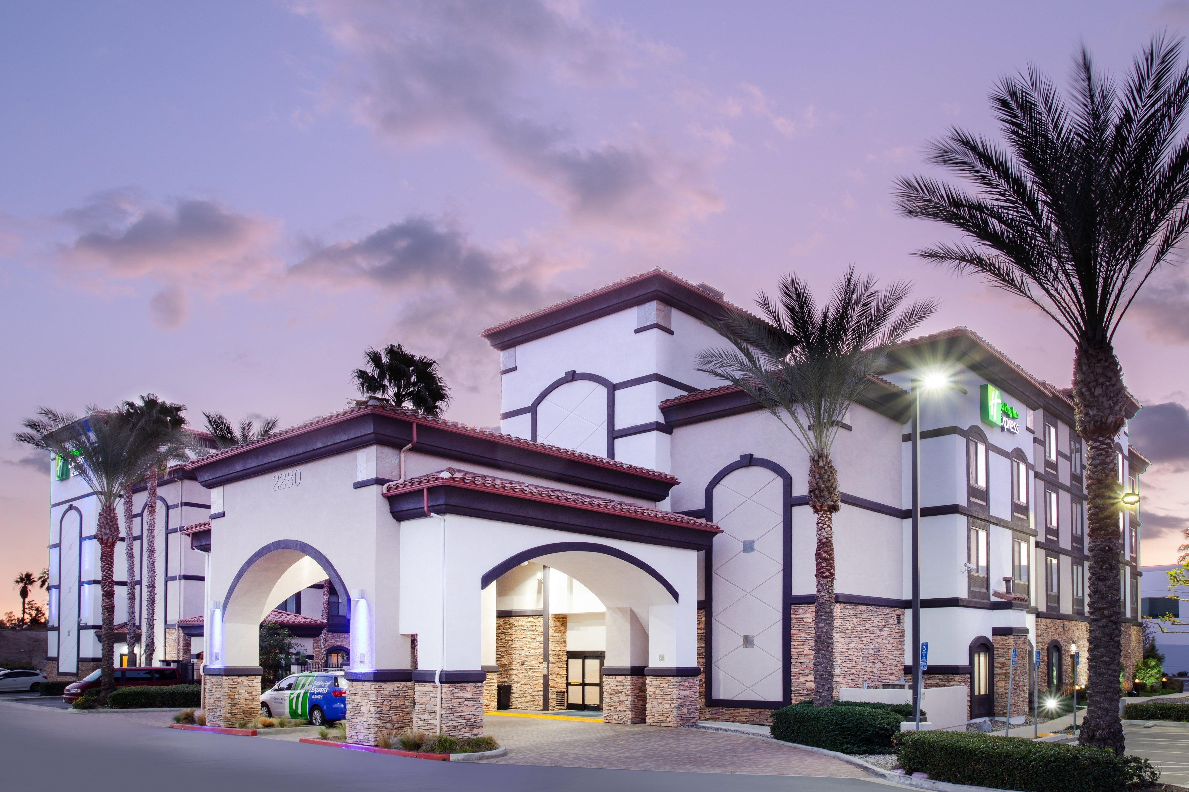 Holiday Inn Express Ontario By Ihg Creekside Exterior photo