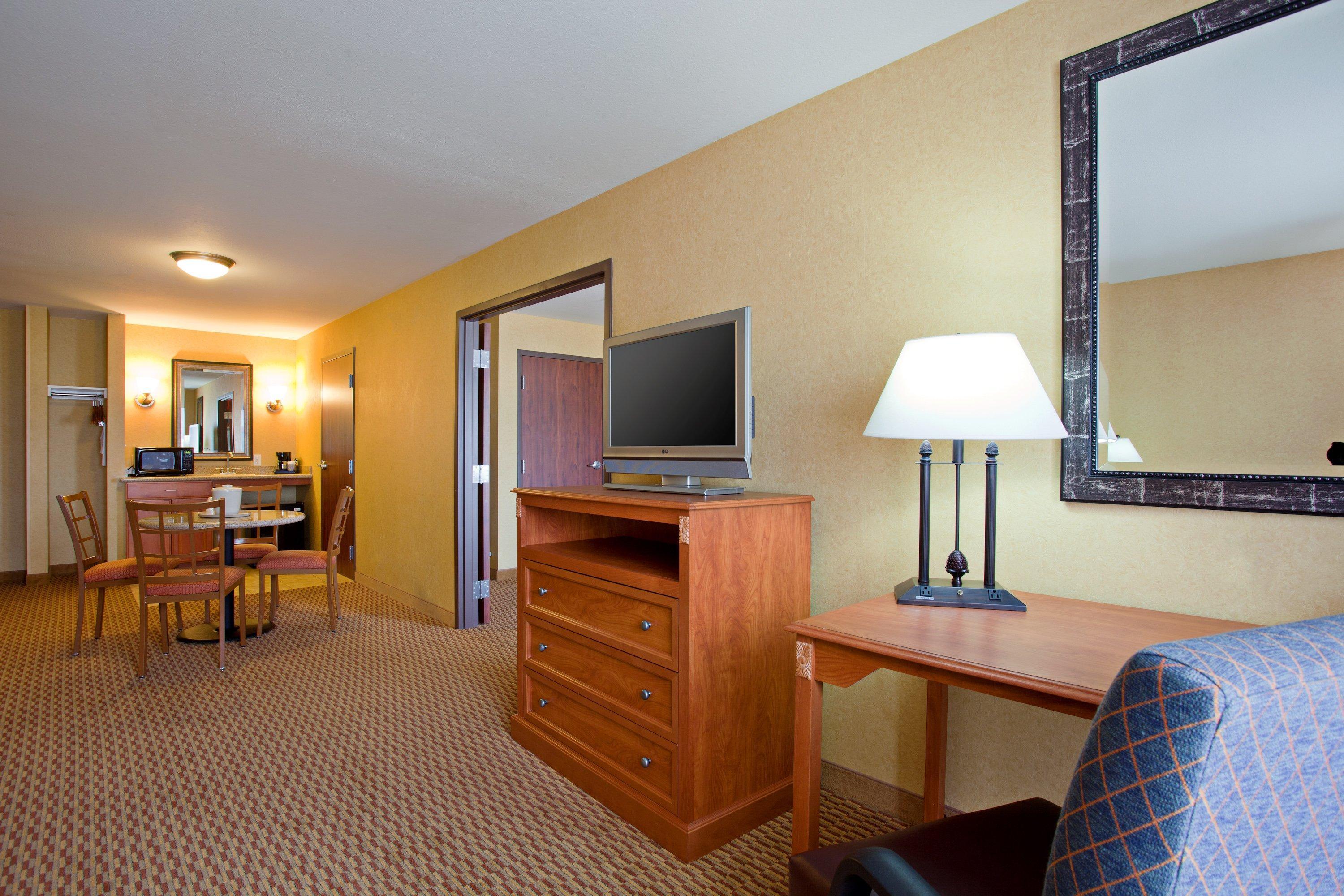 Holiday Inn Express Ontario By Ihg Creekside Exterior photo