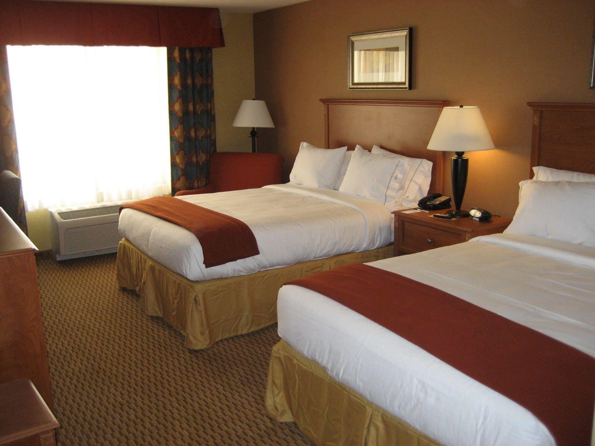Holiday Inn Express Ontario By Ihg Creekside Exterior photo